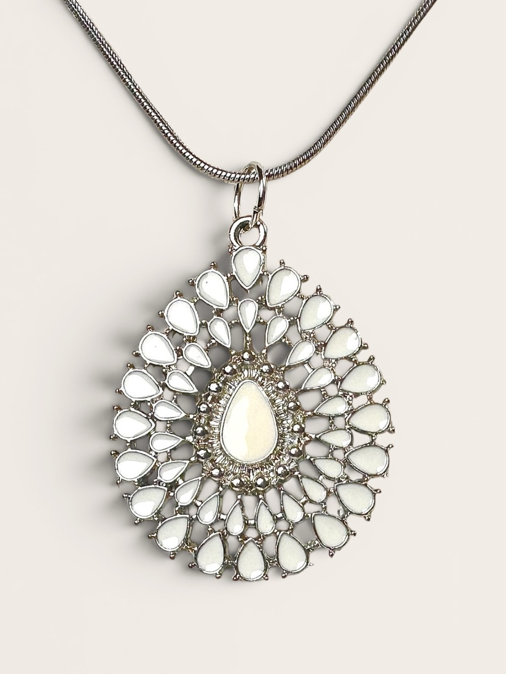 🤍Silver & Cream Teardop Pendant Necklace
